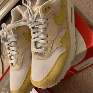 Nike Women’s Air Max 90/1